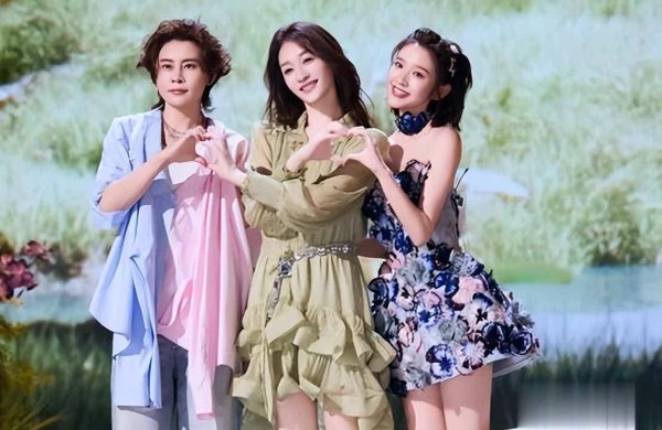 股票配资选一起配资网 浪姐7姐姐cos经典角色，李小冉美回20年，陈瑶岳绮罗超惊艳